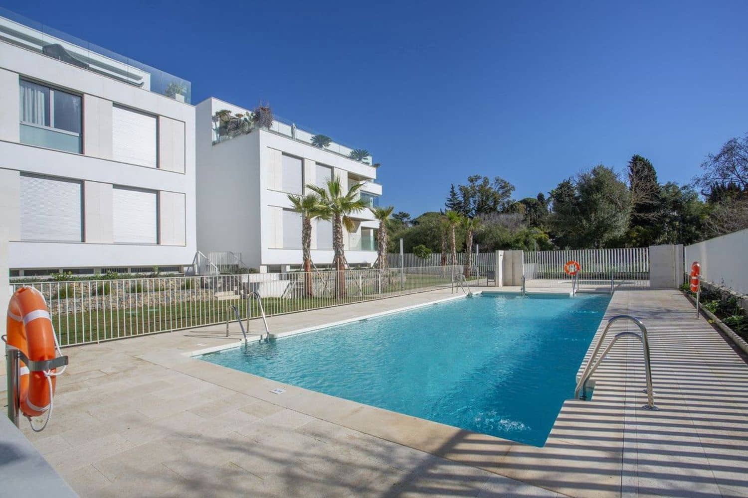 Apartamento de 3 habitaciones en Marbella en venta con piscina garaje - 1.150.000 € (Ref: 9797601)