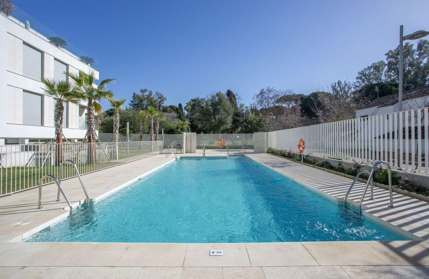 Apartamento de 3 habitaciones en Marbella en venta con piscina garaje - 1.150.000 € (Ref: 9797601)