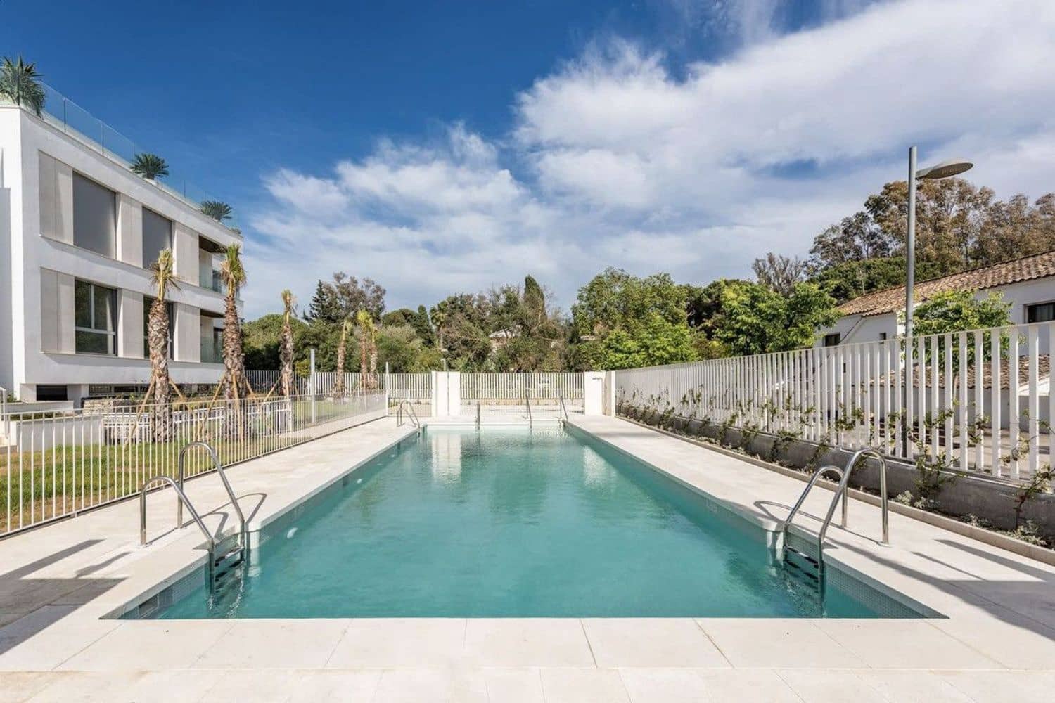 Apartamento de 3 habitaciones en Marbella en venta con piscina garaje - 1.150.000 € (Ref: 9797601)