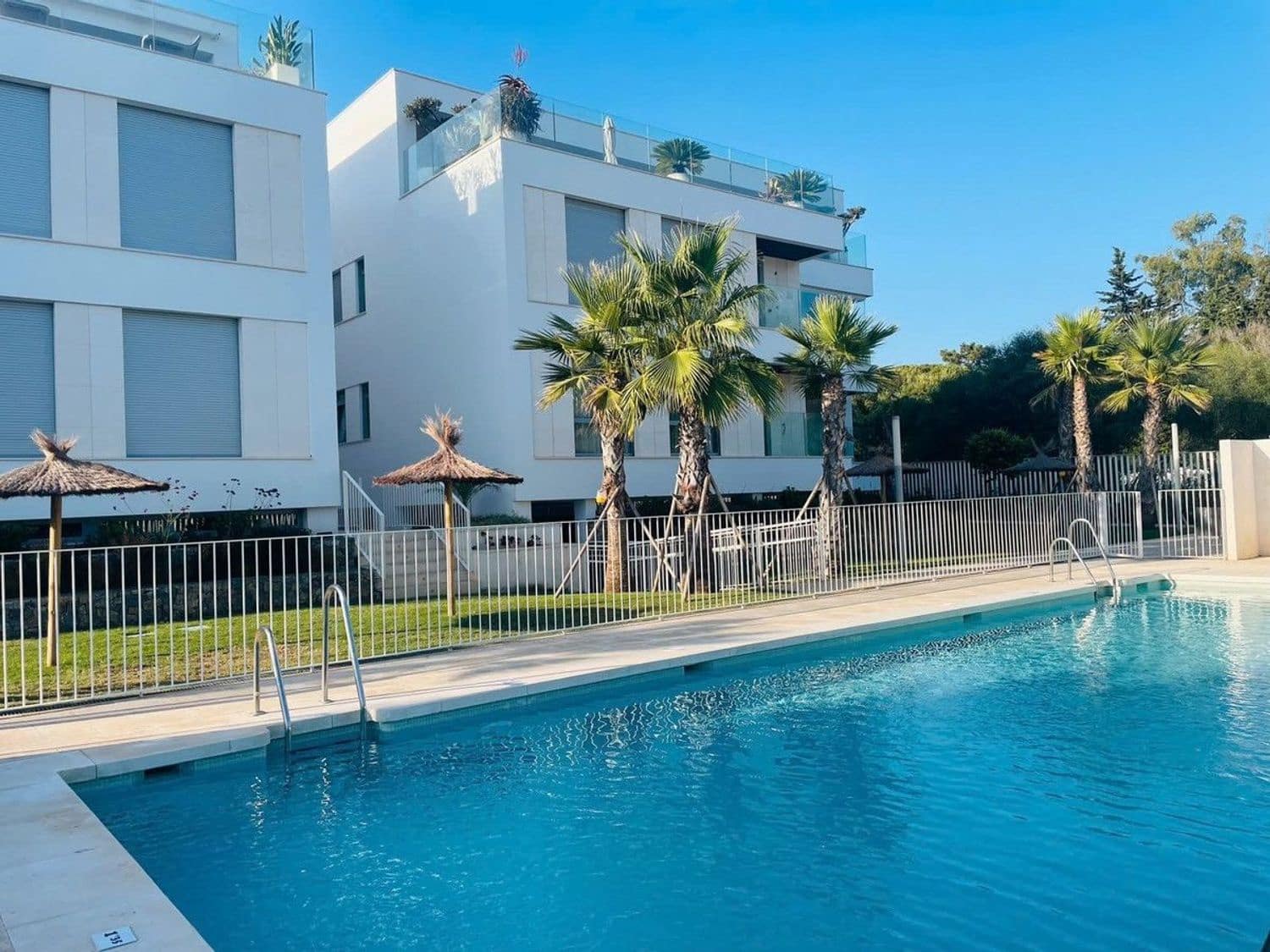 Apartamento de 3 habitaciones en Marbella en venta con piscina garaje - 1.150.000 € (Ref: 9797601)