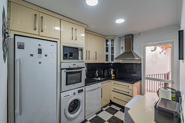 3 sypialnia Apartament na sprzedaż w Centro, Estepona z garażem - 319 000 € (Ref: 9797605)