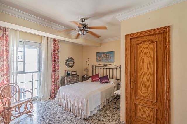 3 sypialnia Apartament na sprzedaż w Centro, Estepona z garażem - 319 000 € (Ref: 9797605)