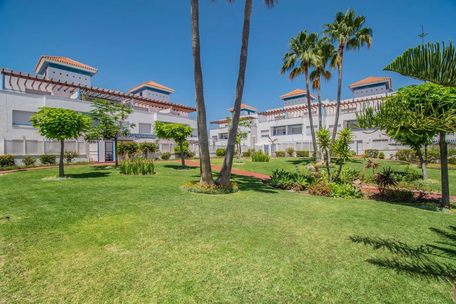 5 bedroom Townhouse for sale in New Golden Mile with pool garage - € 625,000 (Ref: 9797606)