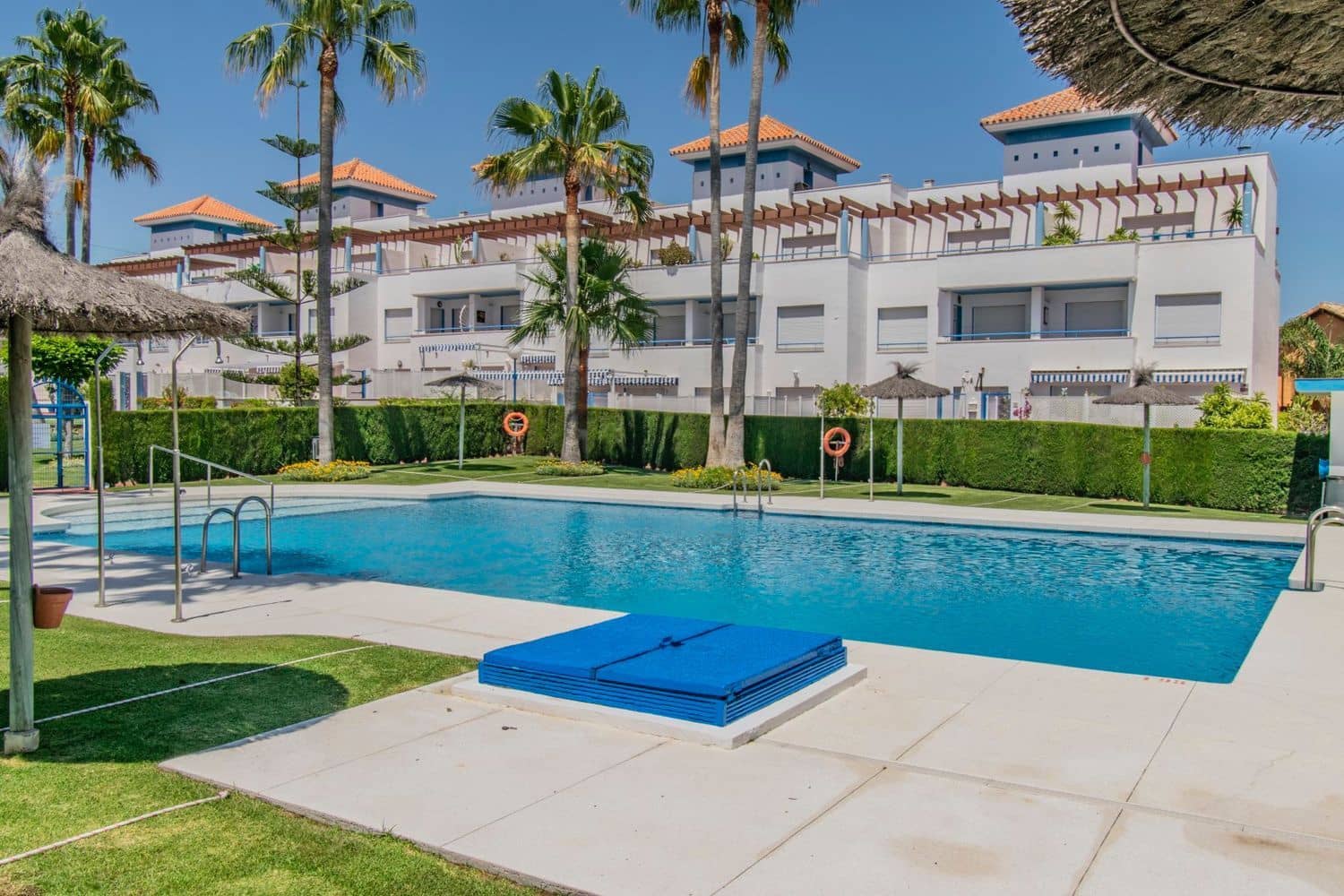 5 bedroom Townhouse for sale in New Golden Mile with pool garage - € 625,000 (Ref: 9797606)