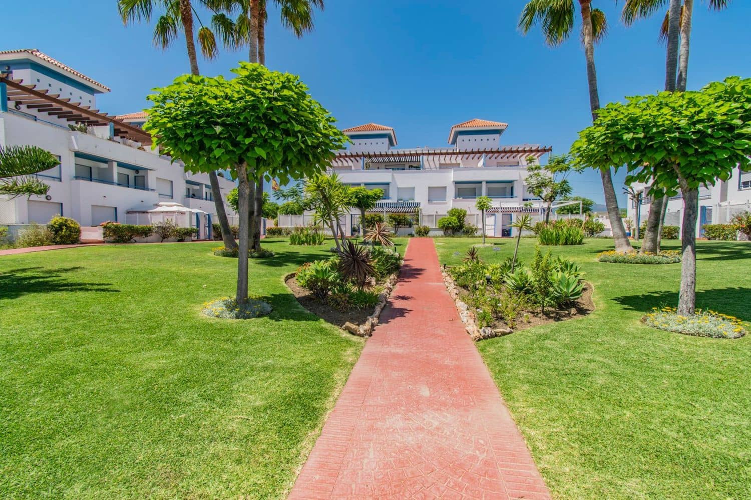 5 bedroom Townhouse for sale in New Golden Mile with pool garage - € 625,000 (Ref: 9797606)