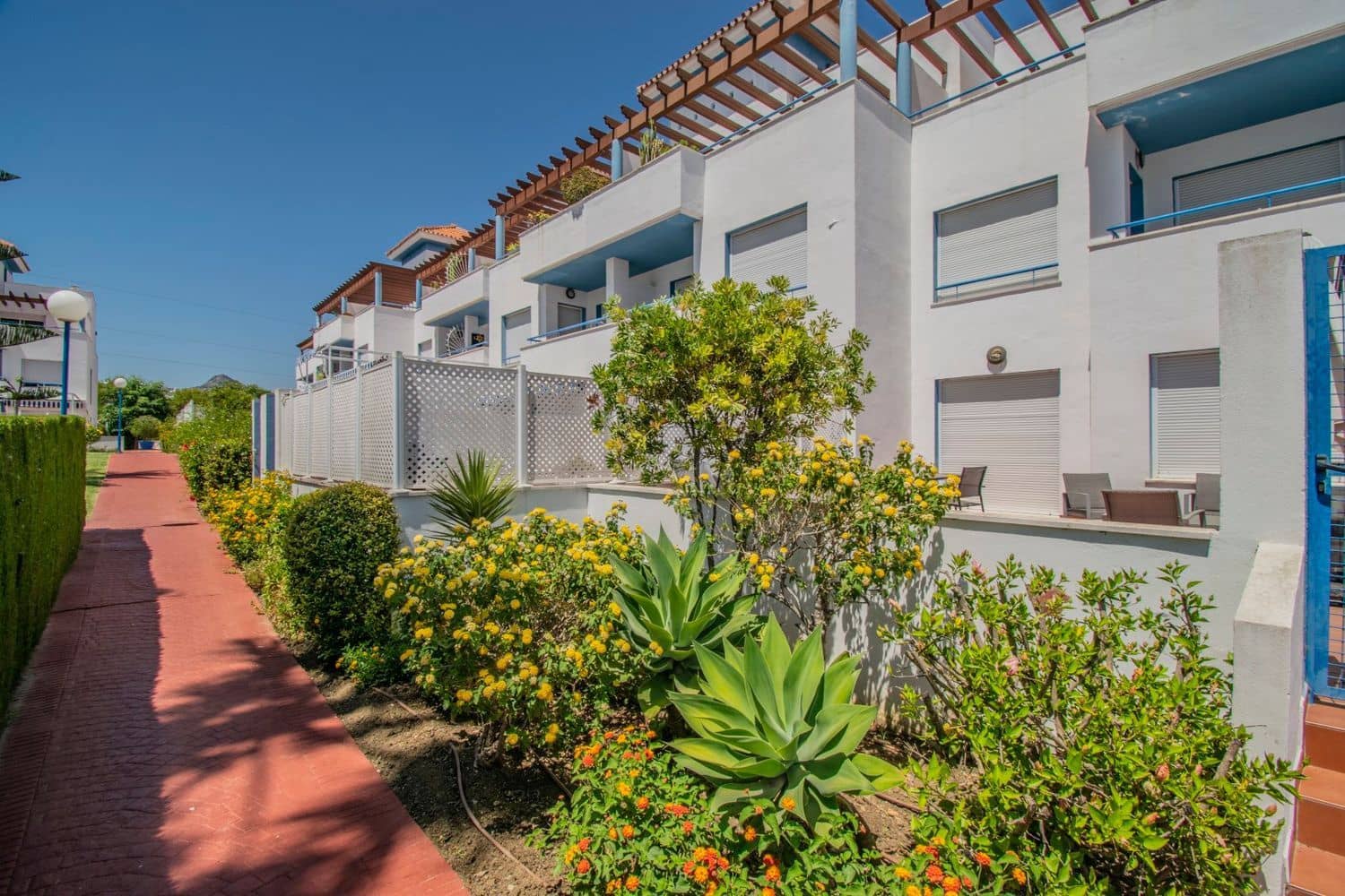 5 bedroom Townhouse for sale in New Golden Mile with pool garage - € 625,000 (Ref: 9797606)