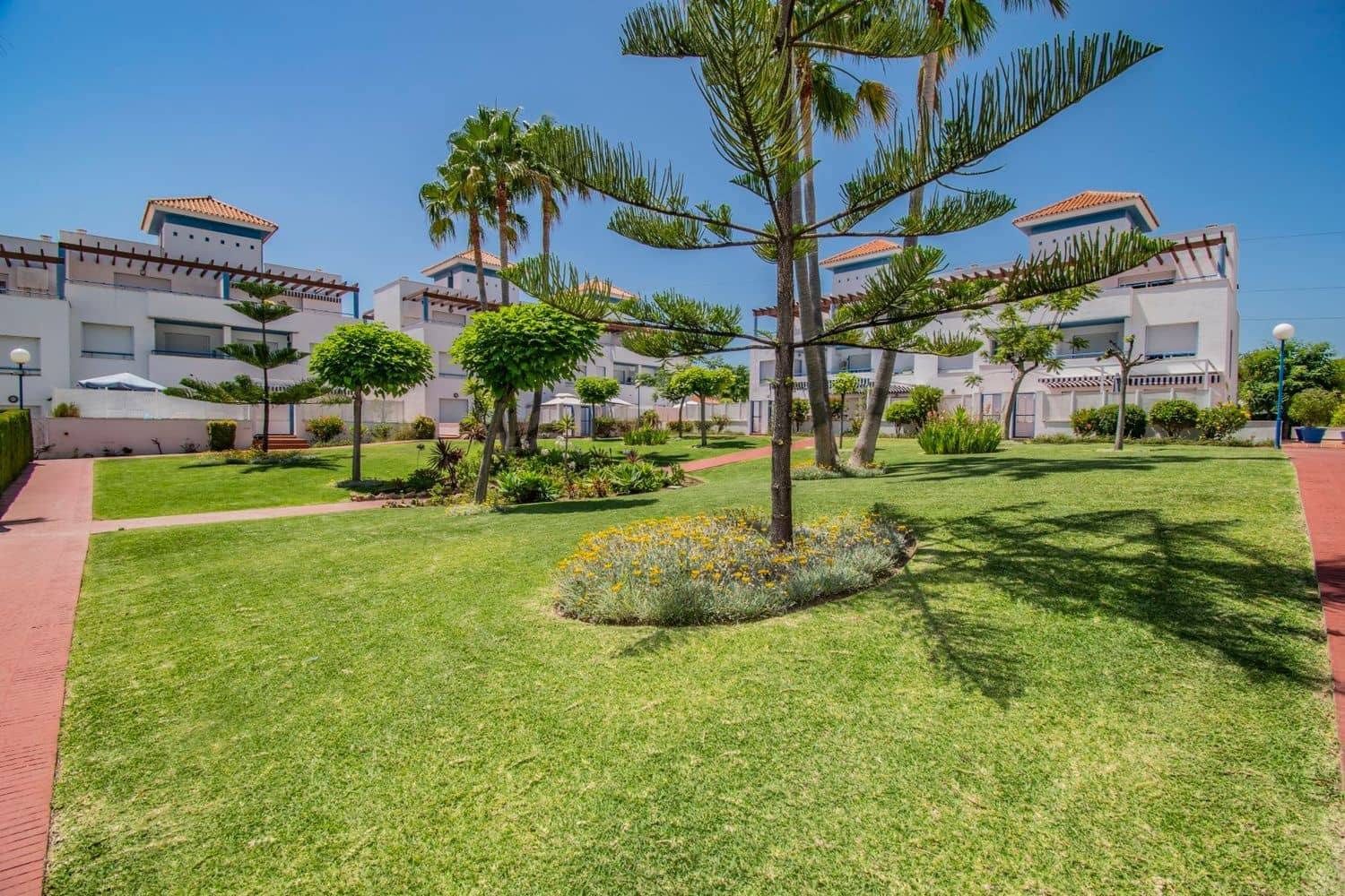 5 bedroom Townhouse for sale in New Golden Mile with pool garage - € 625,000 (Ref: 9797606)