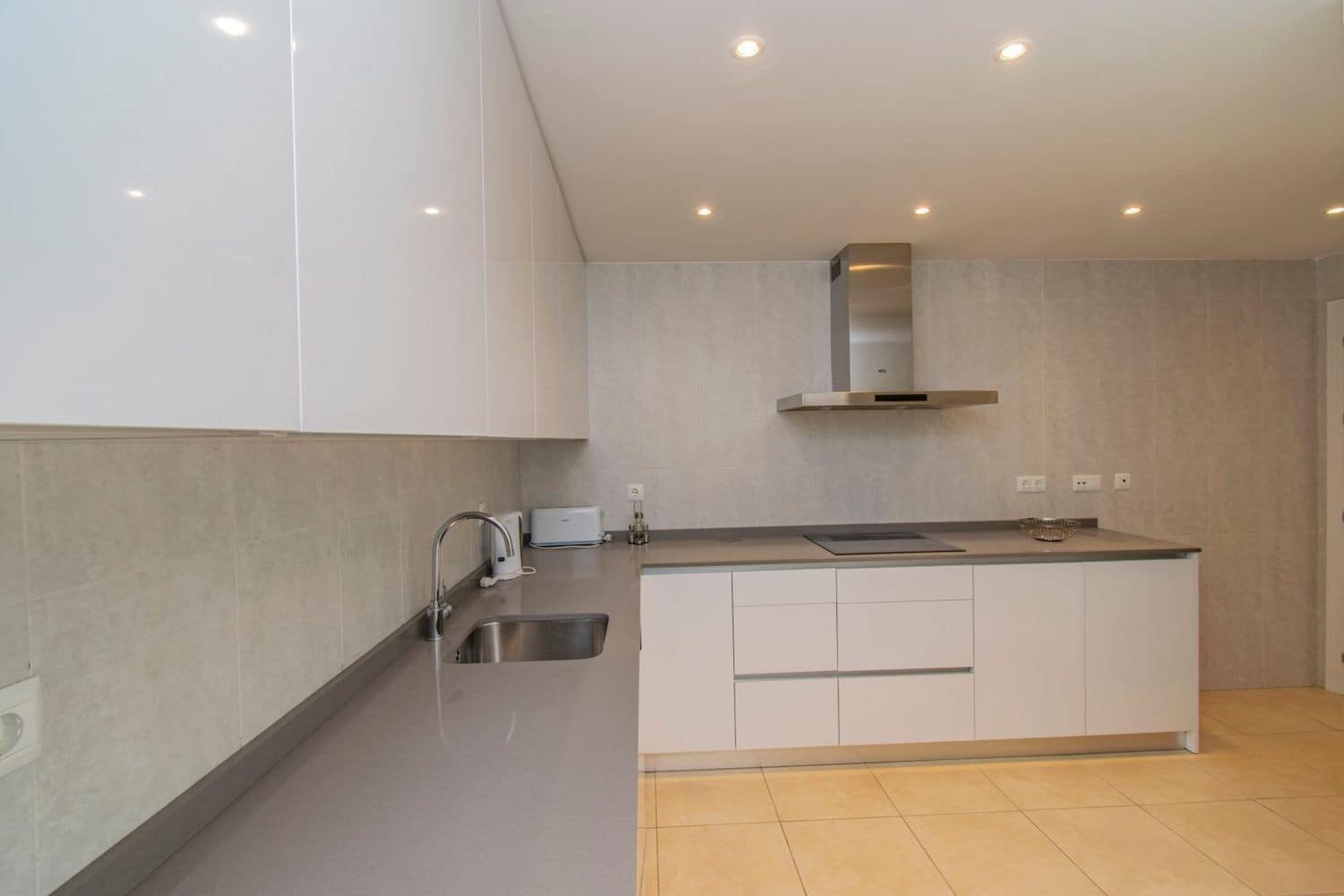 3 quarto Apartamento para venda em Puerto Banus com piscina garagem - 1 500 000 € (Ref: 9797610)