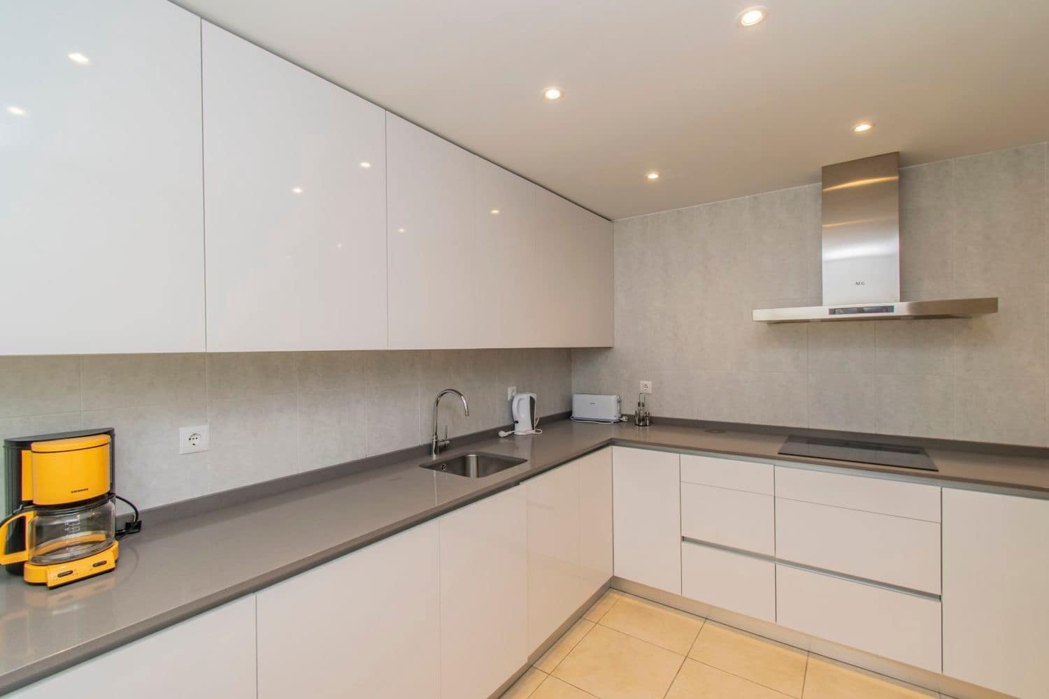 3 quarto Apartamento para venda em Puerto Banus com piscina garagem - 1 500 000 € (Ref: 9797610)