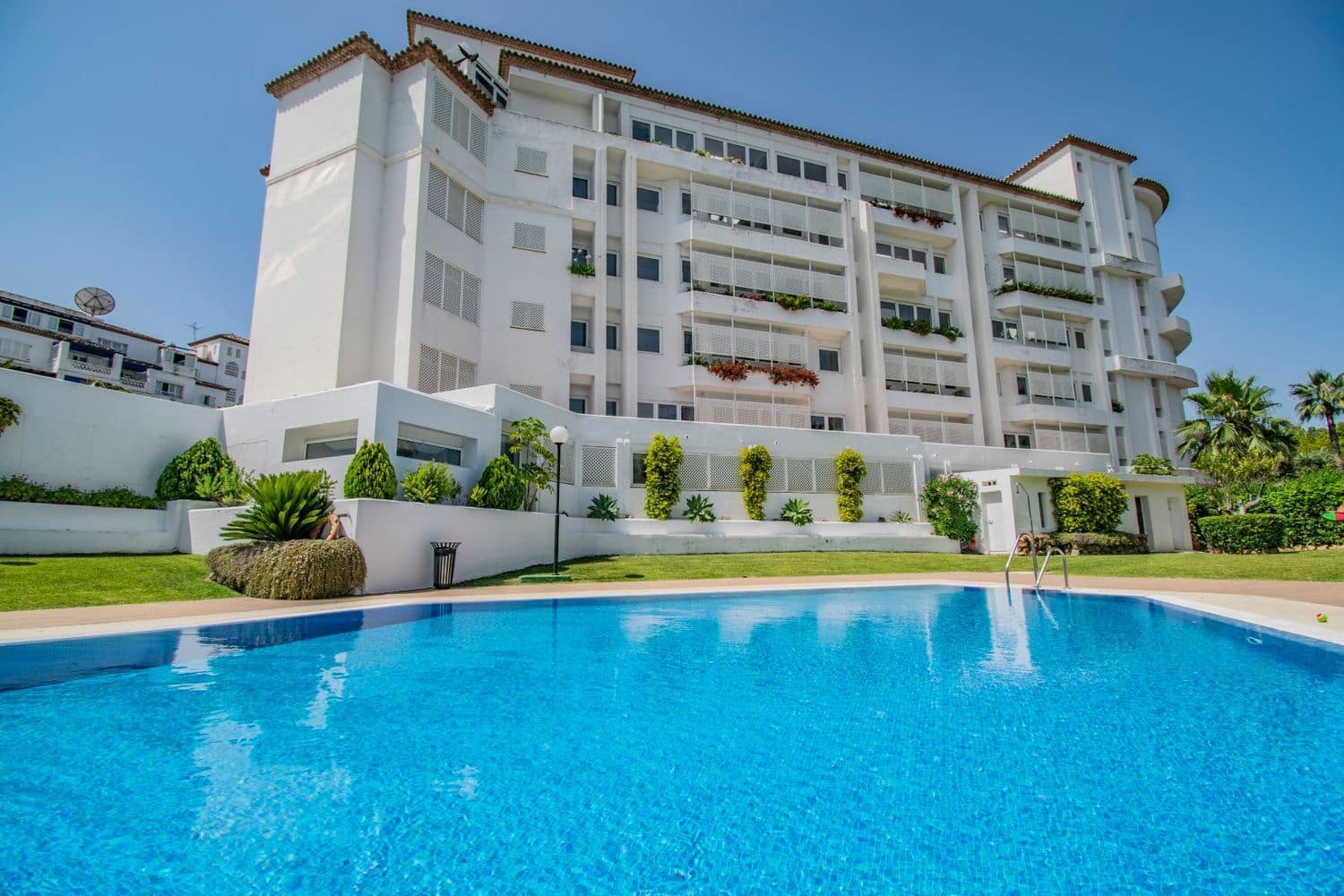 3 quarto Apartamento para venda em Puerto Banus com piscina garagem - 1 500 000 € (Ref: 9797610)