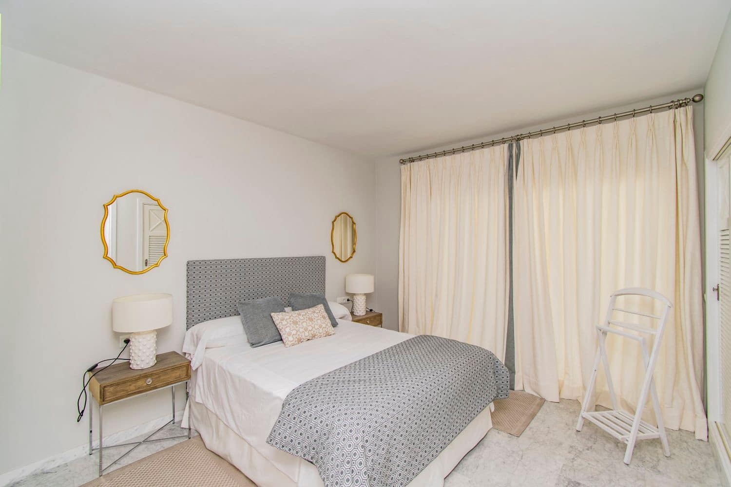 3 quarto Apartamento para venda em Puerto Banus com piscina garagem - 1 500 000 € (Ref: 9797610)