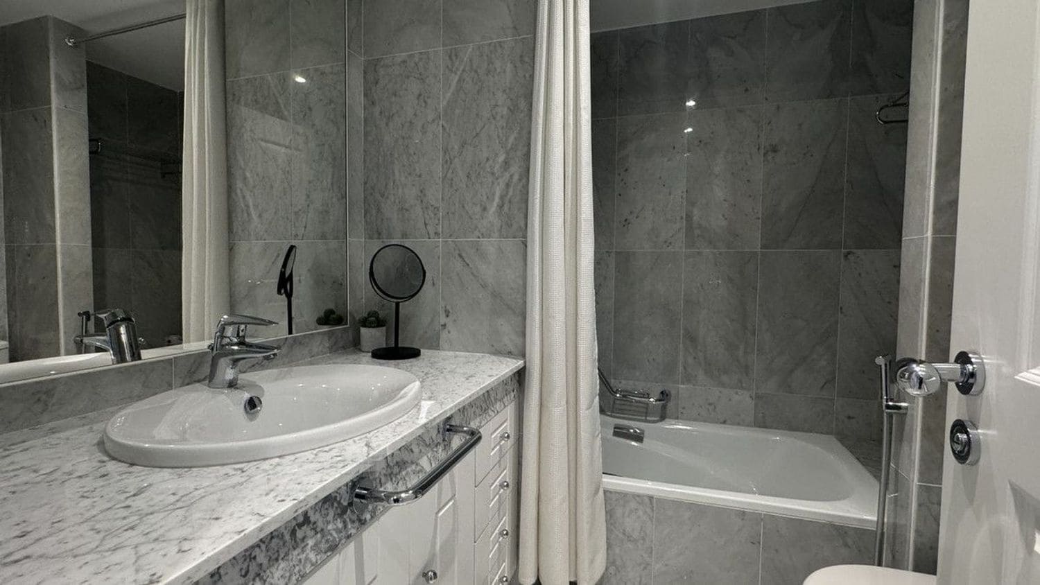 3 quarto Apartamento para venda em Puerto Banus com piscina garagem - 1 500 000 € (Ref: 9797610)