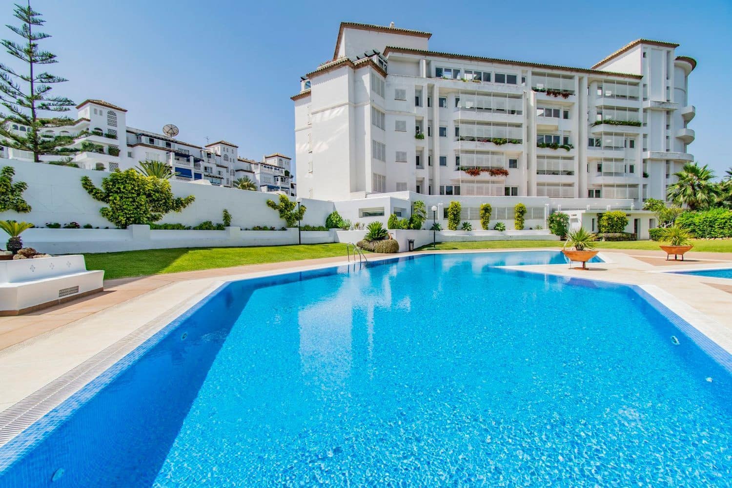 3 quarto Apartamento para venda em Puerto Banus com piscina garagem - 1 500 000 € (Ref: 9797610)
