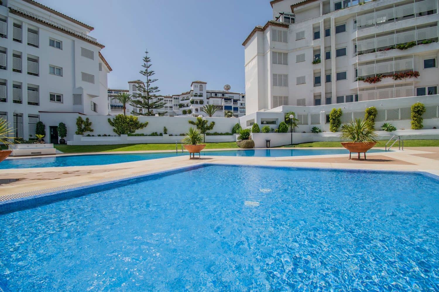 3 quarto Apartamento para venda em Puerto Banus com piscina garagem - 1 500 000 € (Ref: 9797610)