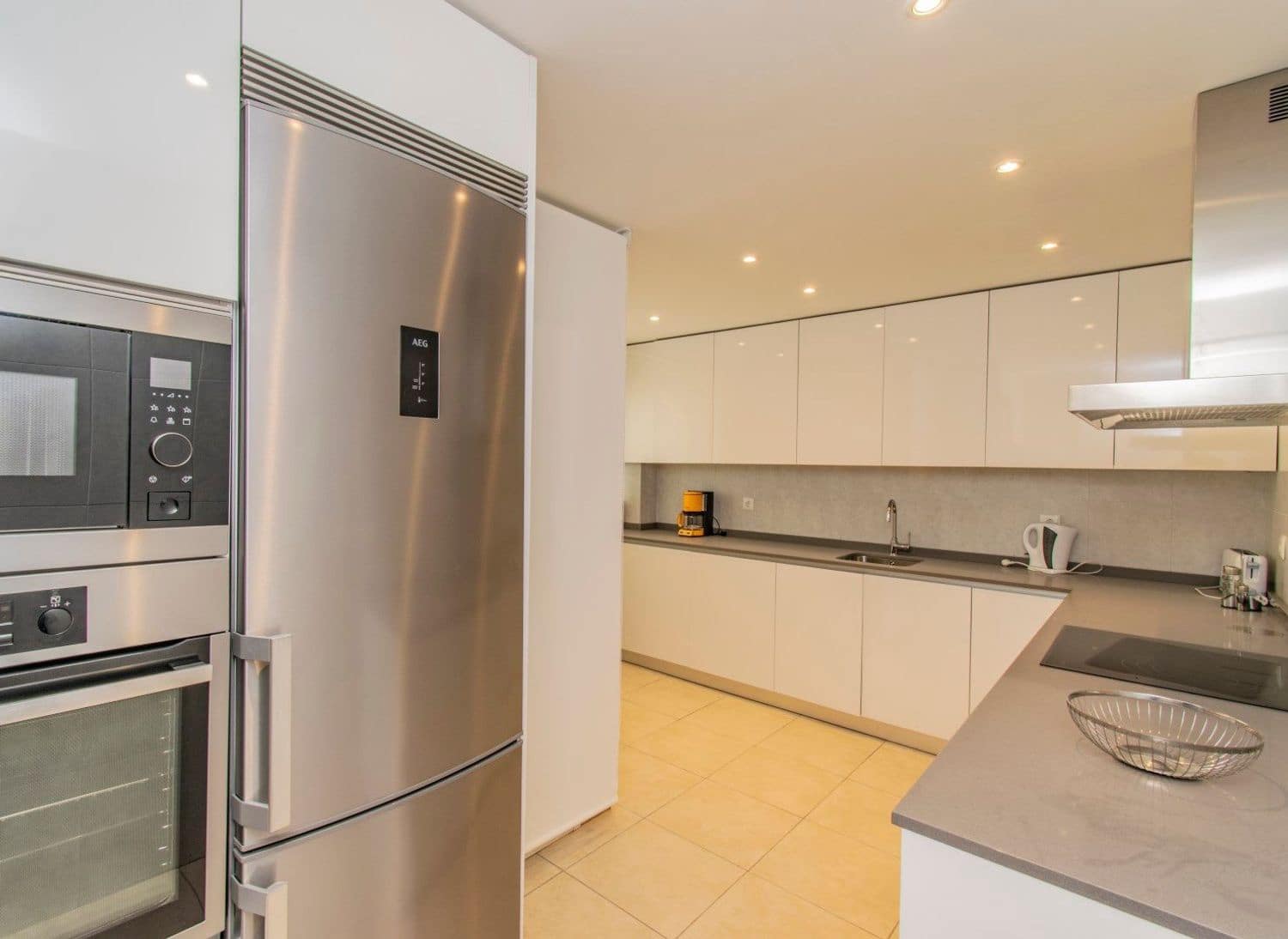 3 quarto Apartamento para venda em Puerto Banus com piscina garagem - 1 500 000 € (Ref: 9797610)