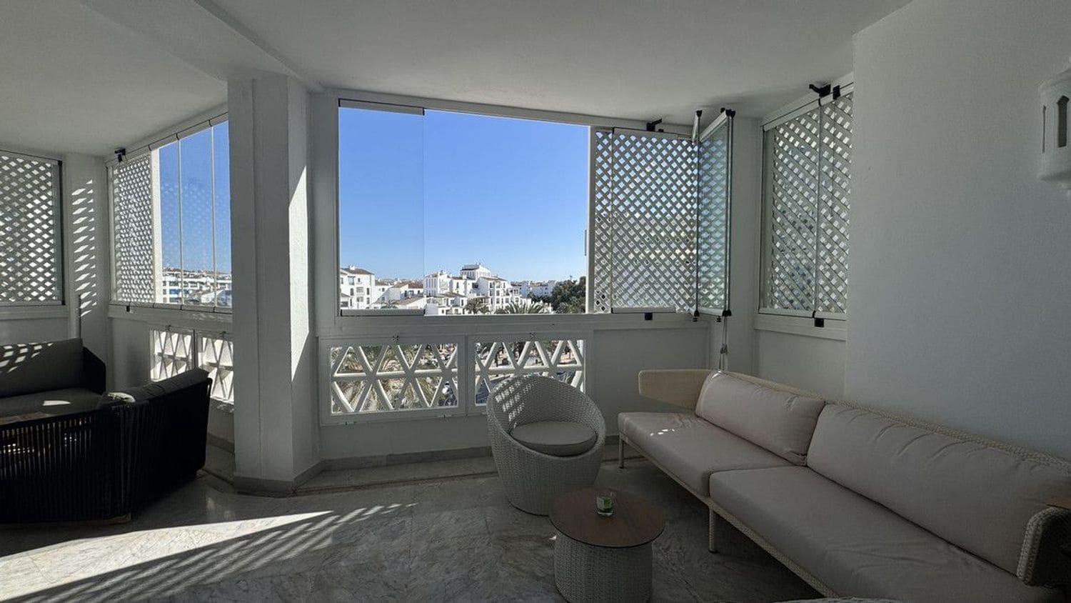 3 quarto Apartamento para venda em Puerto Banus com piscina garagem - 1 500 000 € (Ref: 9797610)
