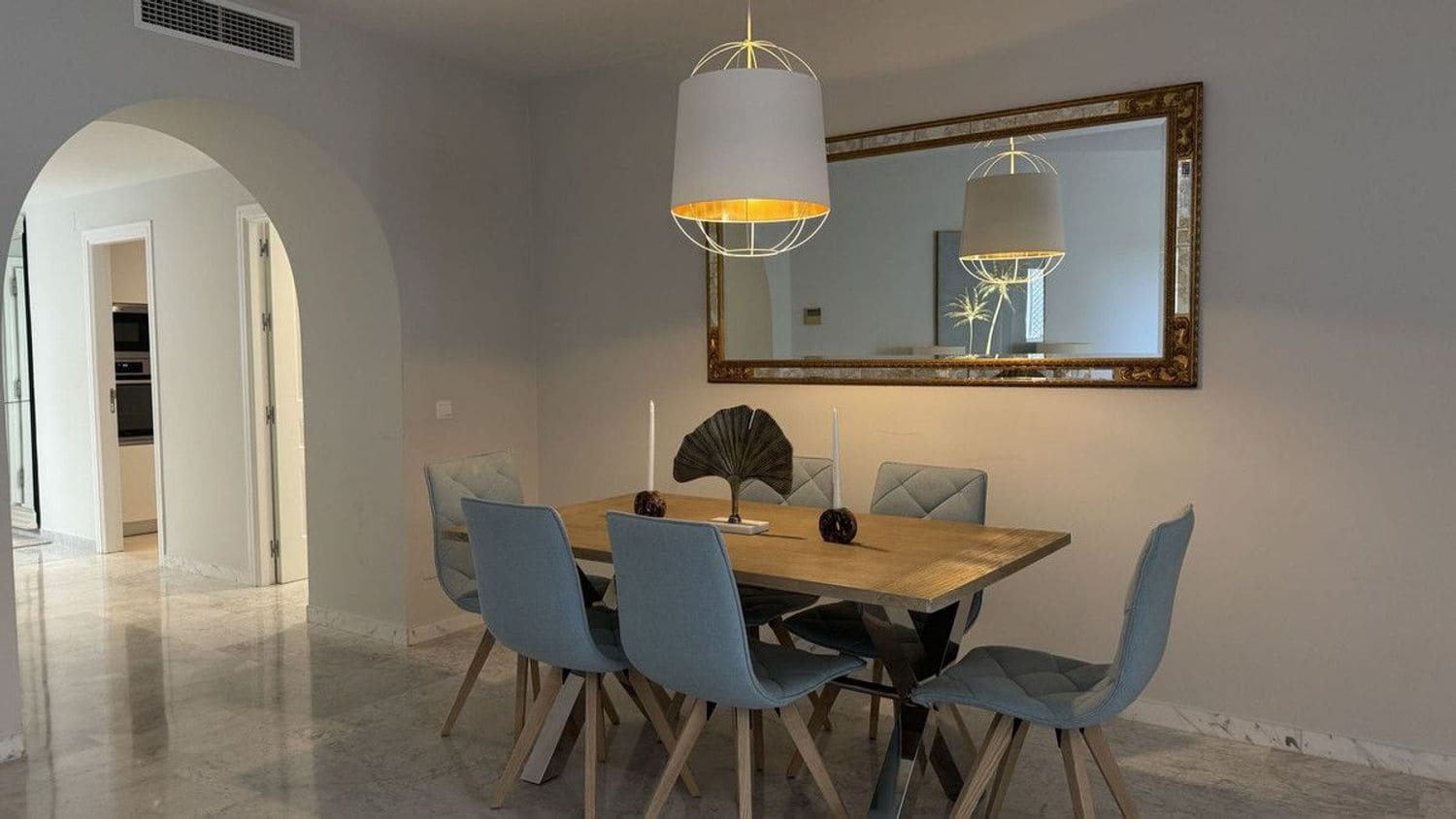 3 quarto Apartamento para venda em Puerto Banus com piscina garagem - 1 500 000 € (Ref: 9797610)