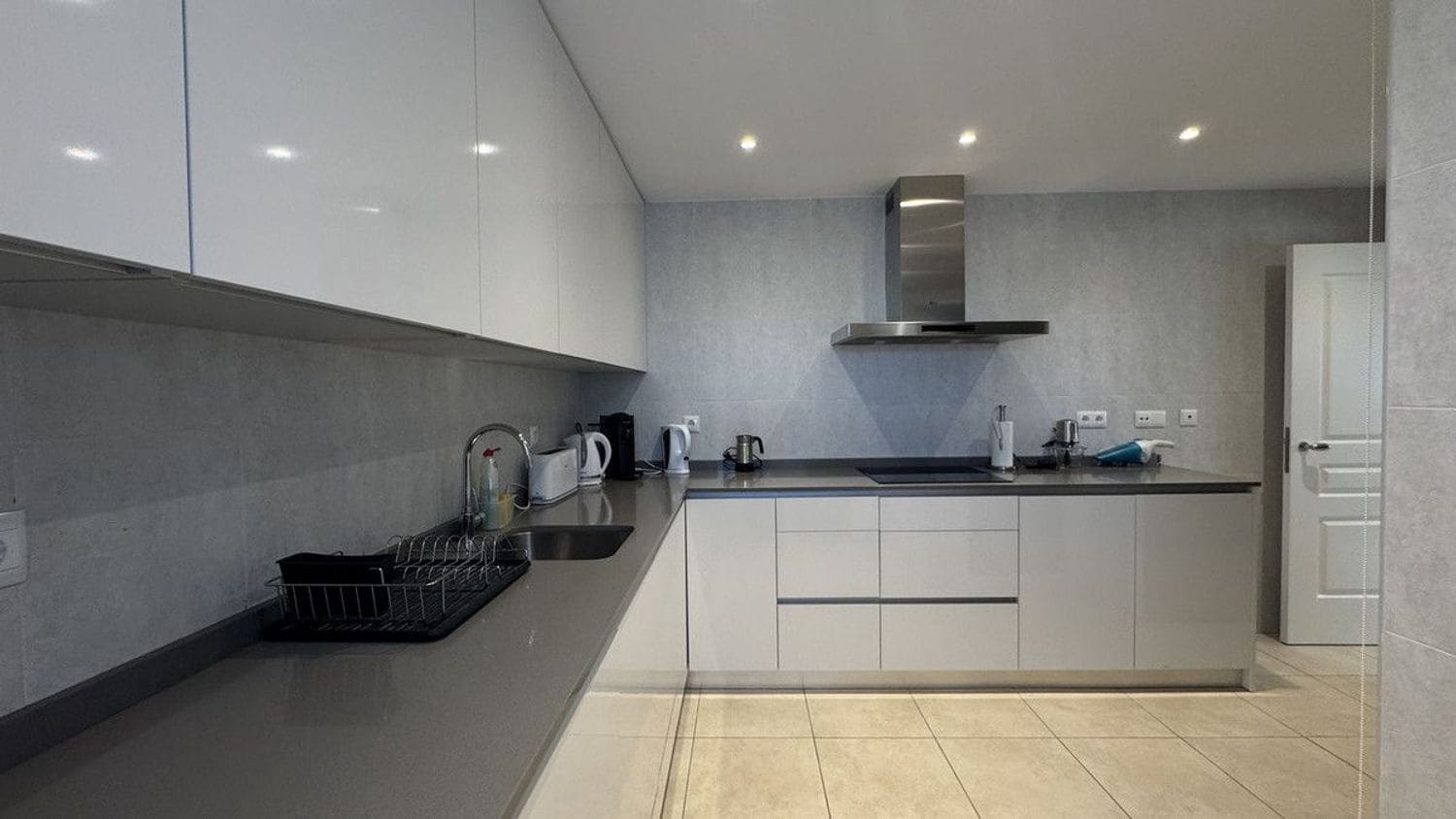 3 quarto Apartamento para venda em Puerto Banus com piscina garagem - 1 500 000 € (Ref: 9797610)