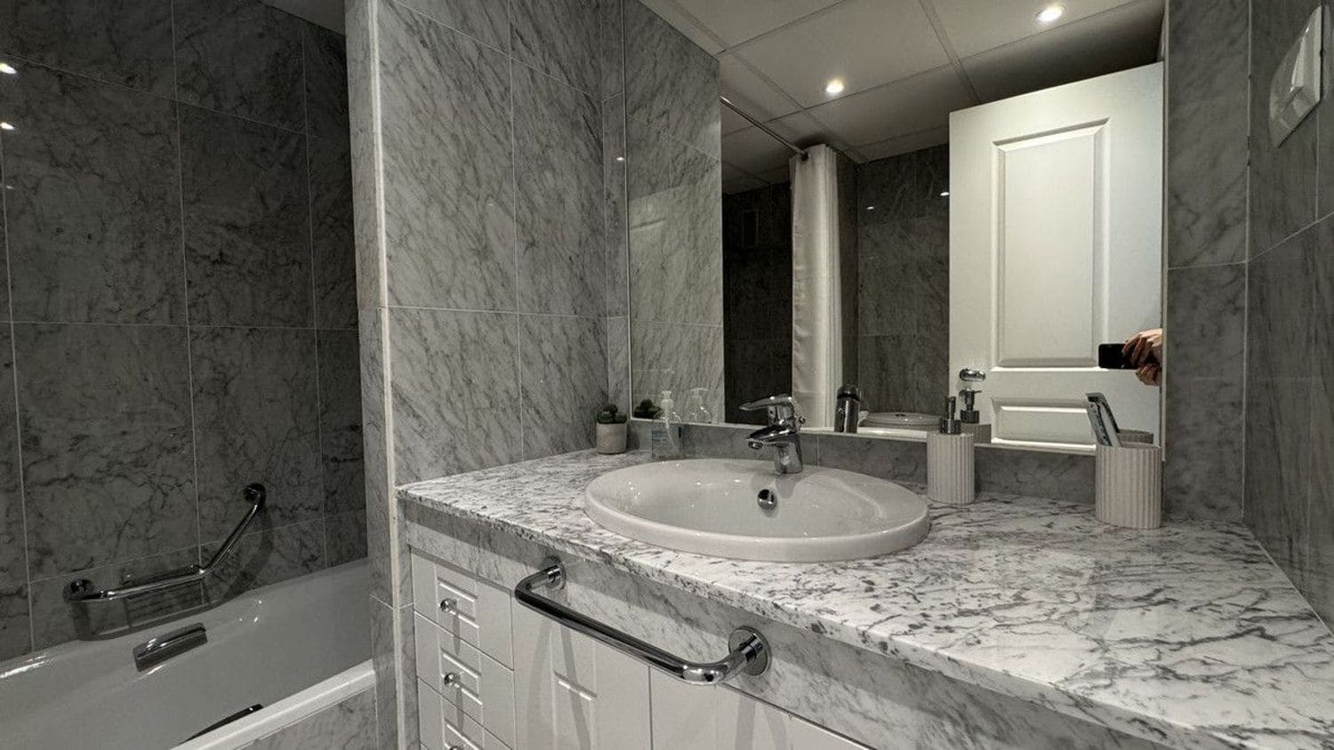 3 quarto Apartamento para venda em Puerto Banus com piscina garagem - 1 500 000 € (Ref: 9797610)