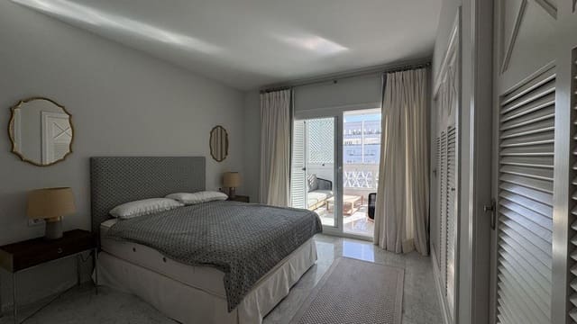 3 quarto Apartamento para venda em Puerto Banus, Marbella com piscina garagem - 1 500 000 € (Ref: 9797610)