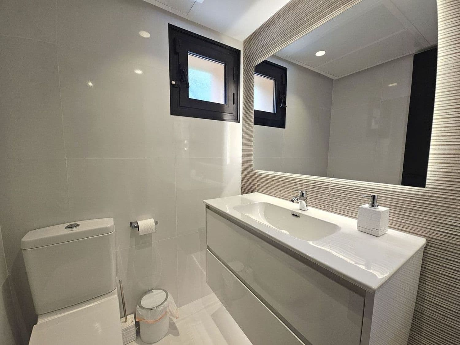 3 bedroom Townhouse for sale in Benahavis with pool garage - € 895,000 (Ref: 9798538)