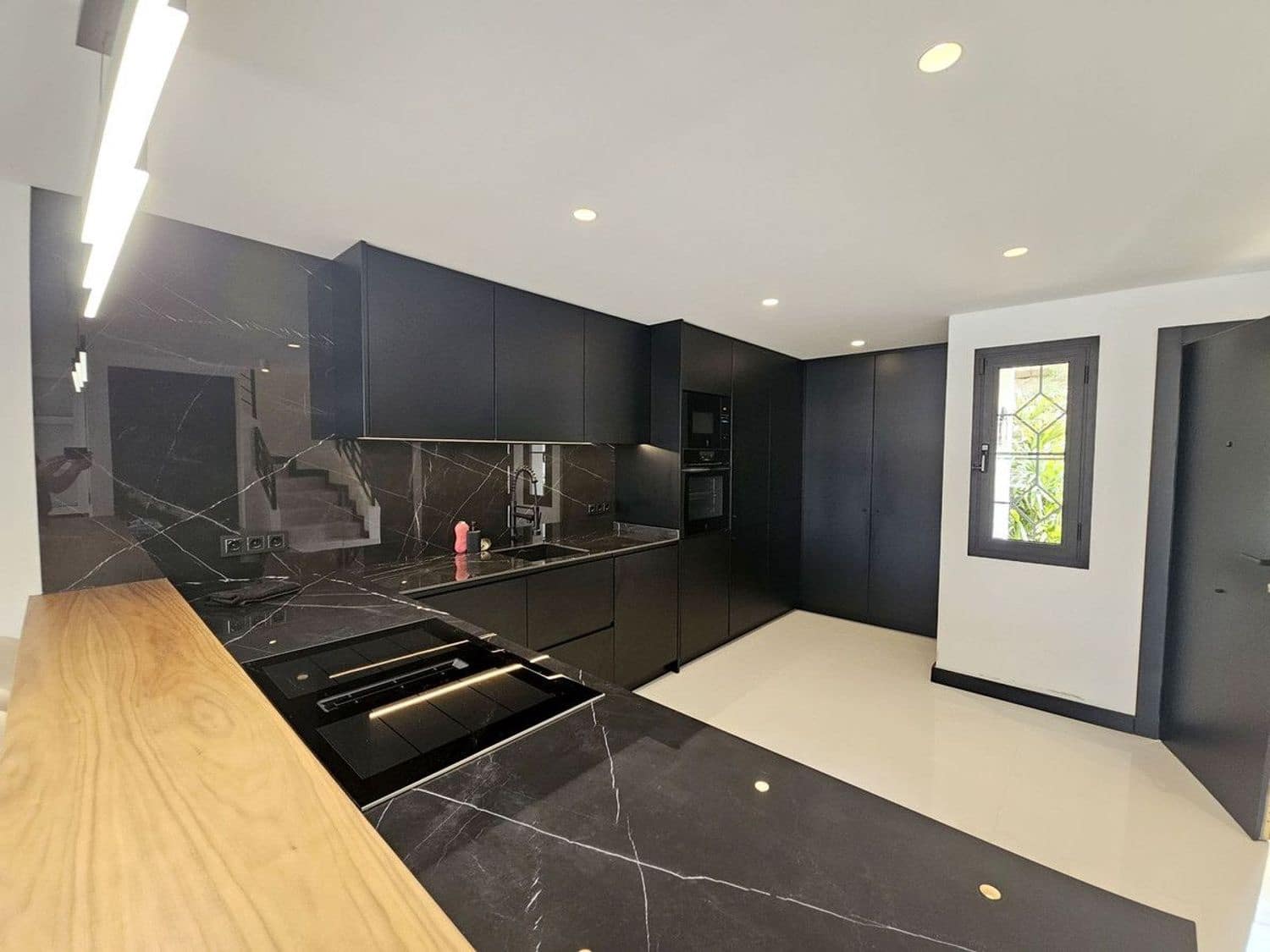 3 bedroom Townhouse for sale in Benahavis with pool garage - € 895,000 (Ref: 9798538)