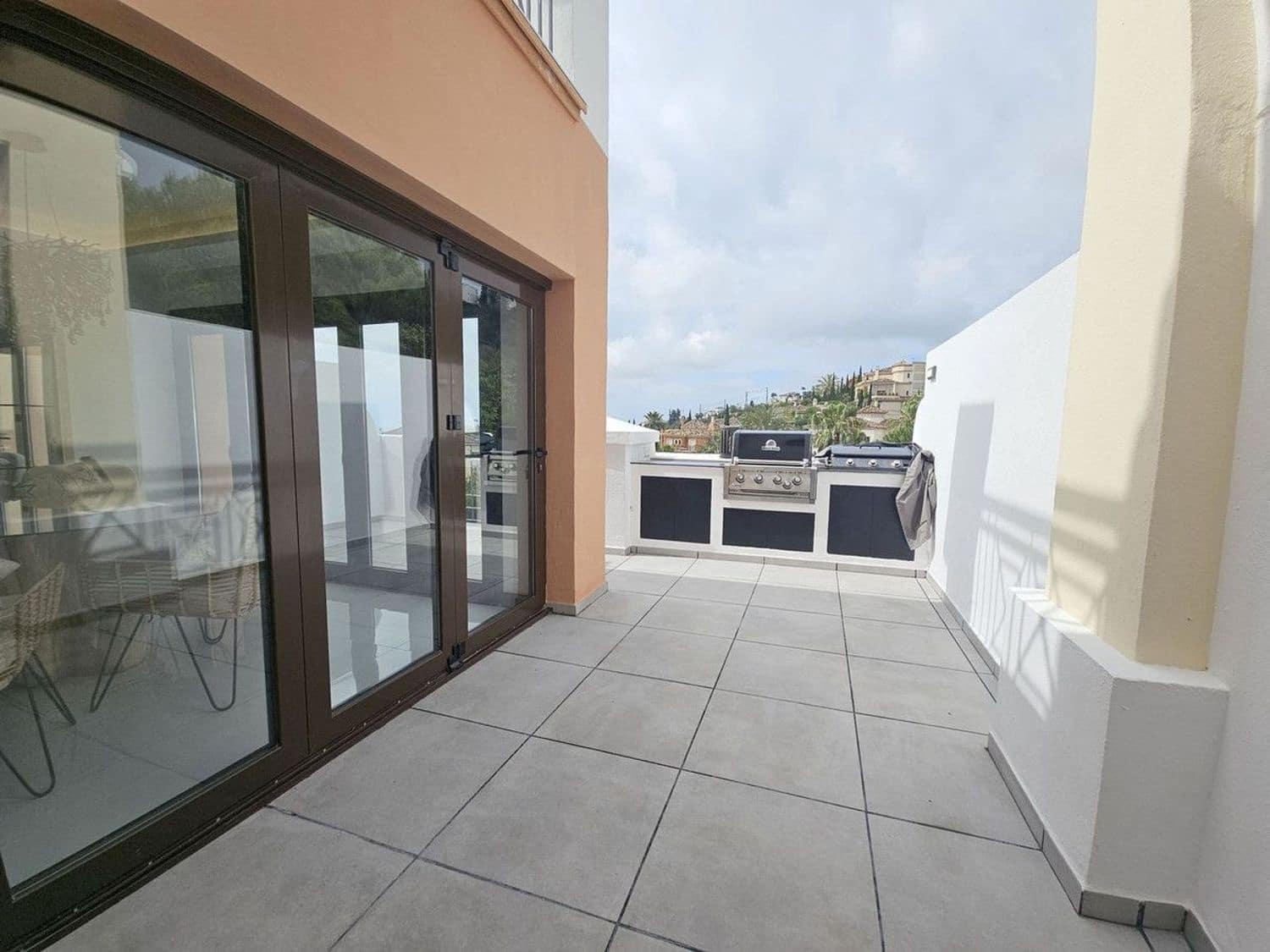 3 bedroom Townhouse for sale in Benahavis with pool garage - € 895,000 (Ref: 9798538)