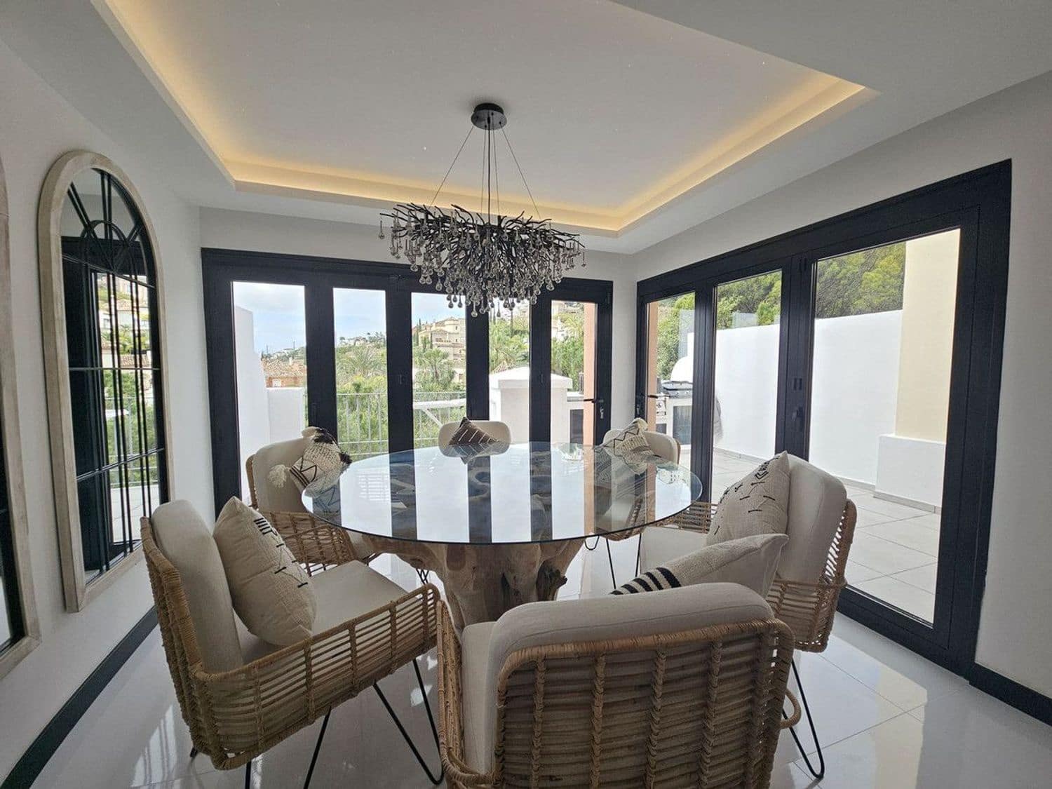 3 bedroom Townhouse for sale in Benahavis with pool garage - € 895,000 (Ref: 9798538)