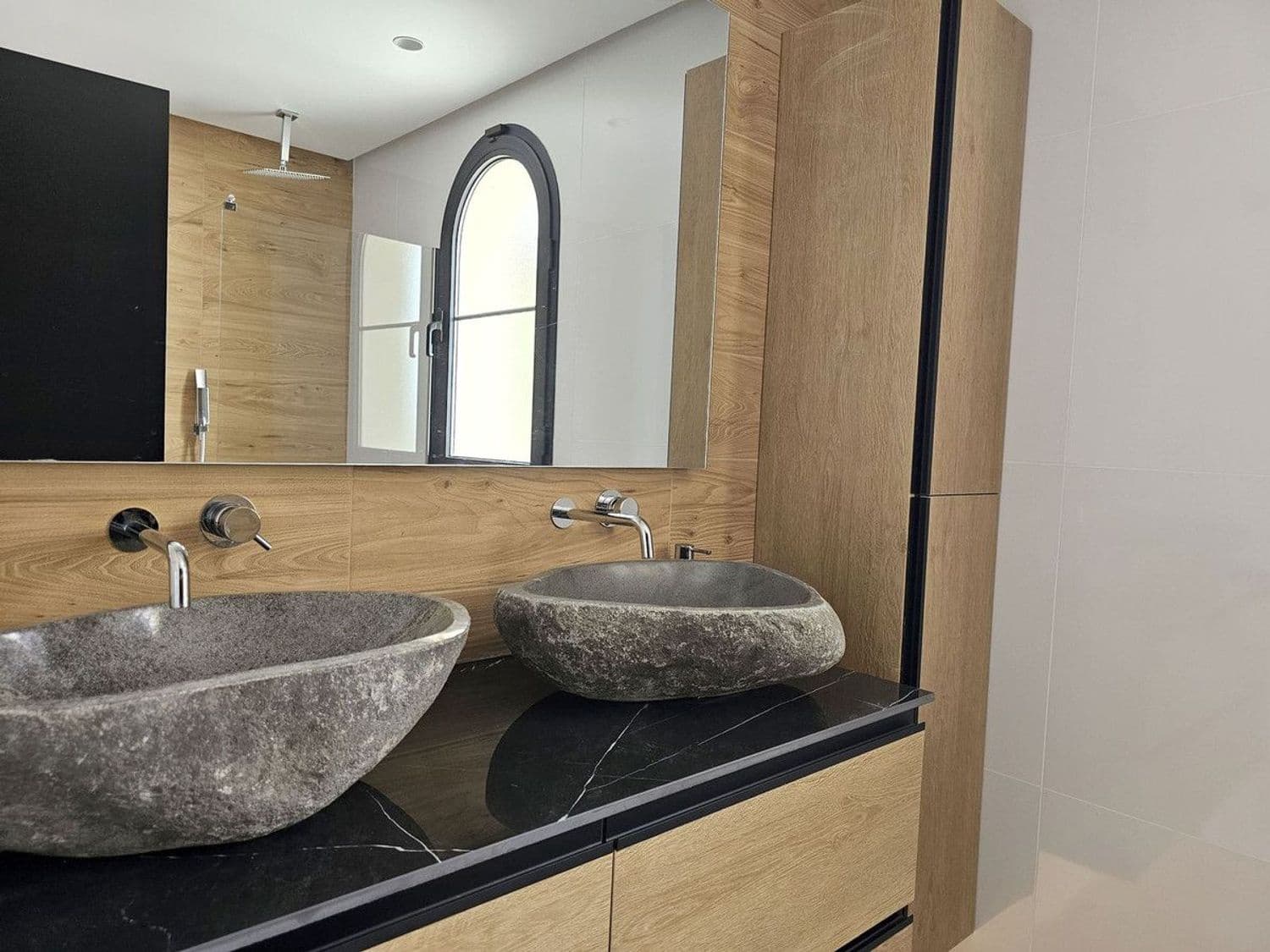 3 bedroom Townhouse for sale in Benahavis with pool garage - € 895,000 (Ref: 9798538)