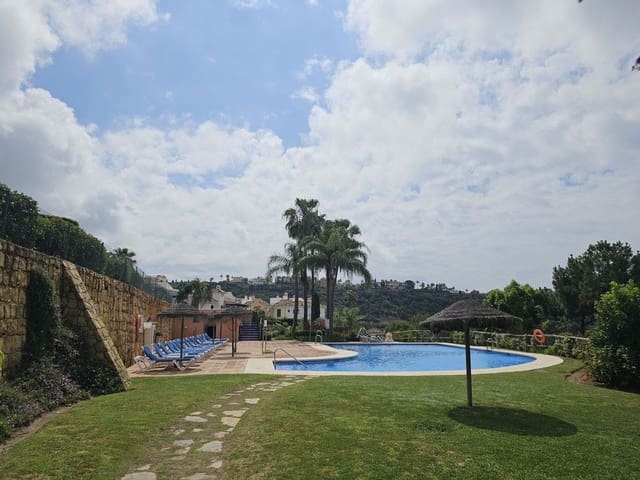 3 quarto Casa em Banda para venda em Los Arqueros - Puerto del Almendro, Benahavís com piscina garagem - 895 000 € (Ref: 9798538)