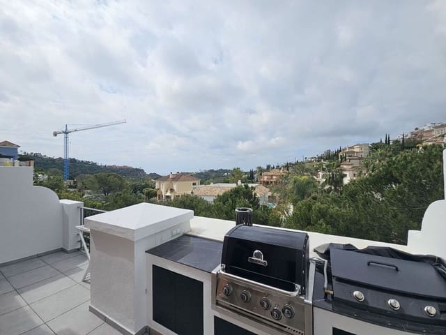 3 quarto Casa em Banda para venda em Los Arqueros - Puerto del Almendro, Benahavís com piscina garagem - 895 000 € (Ref: 9798538)