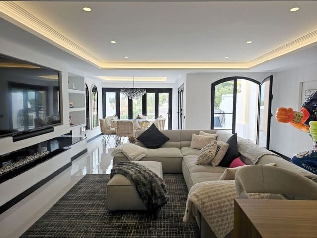 3 quarto Casa em Banda para venda em Los Arqueros - Puerto del Almendro, Benahavís com piscina garagem - 895 000 € (Ref: 9798538)