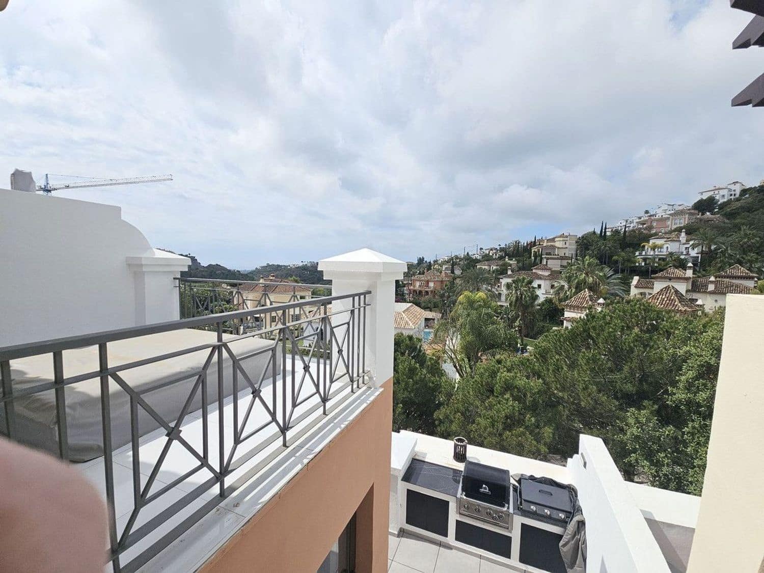 3 bedroom Townhouse for sale in Benahavis with pool garage - € 895,000 (Ref: 9798538)