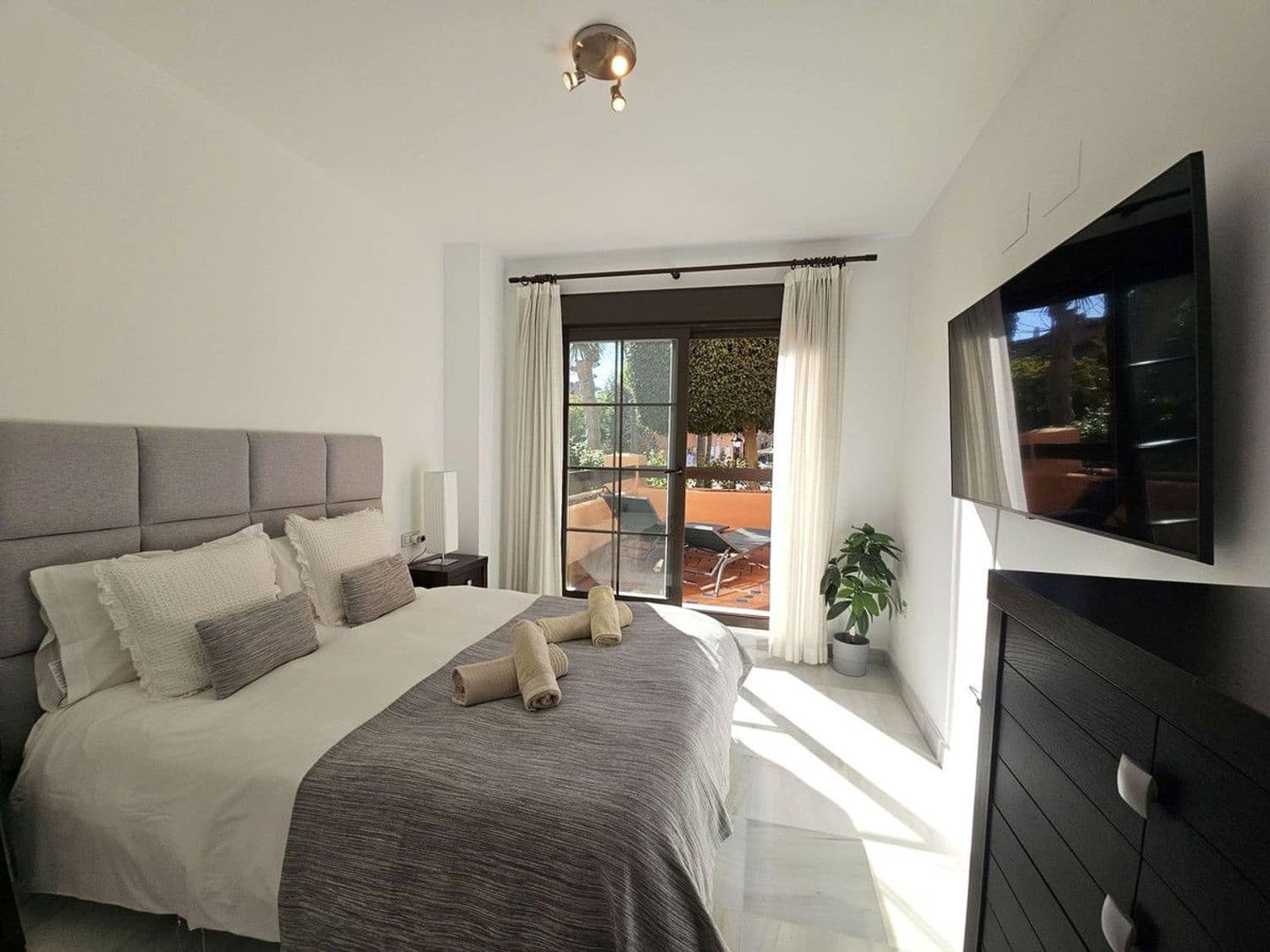 3 quarto Apartamento para venda em New Golden Mile com piscina garagem - 649 000 € (Ref: 9800309)