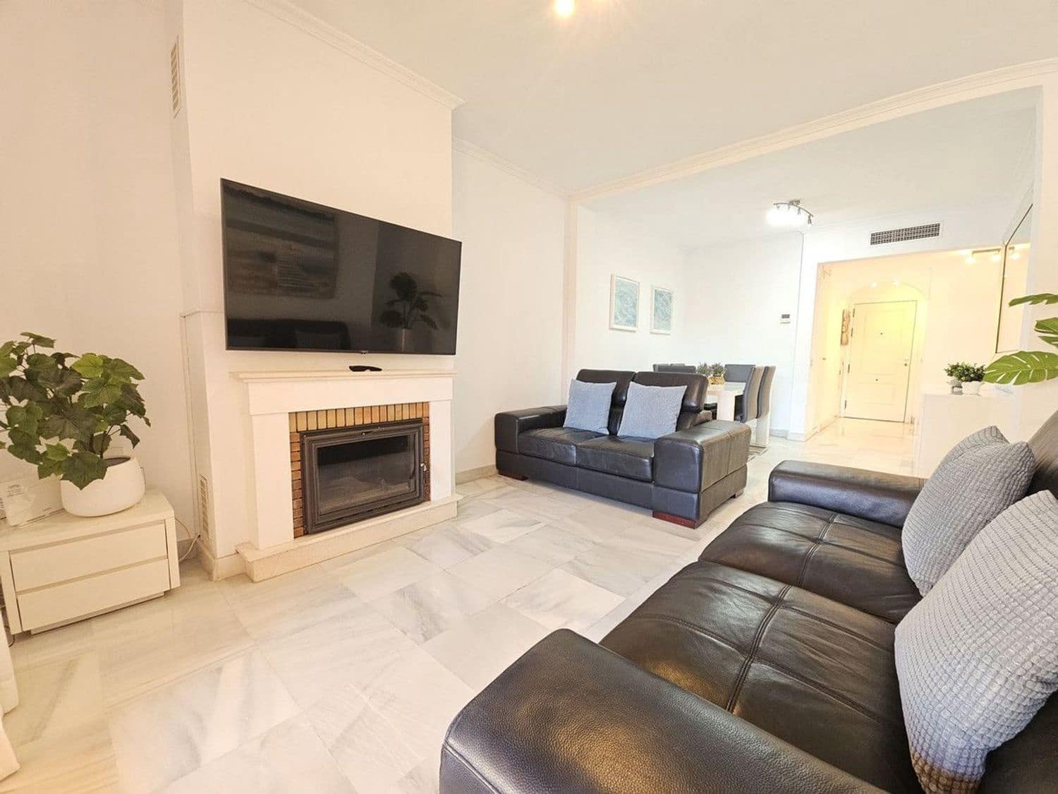 3 quarto Apartamento para venda em New Golden Mile com piscina garagem - 649 000 € (Ref: 9800309)