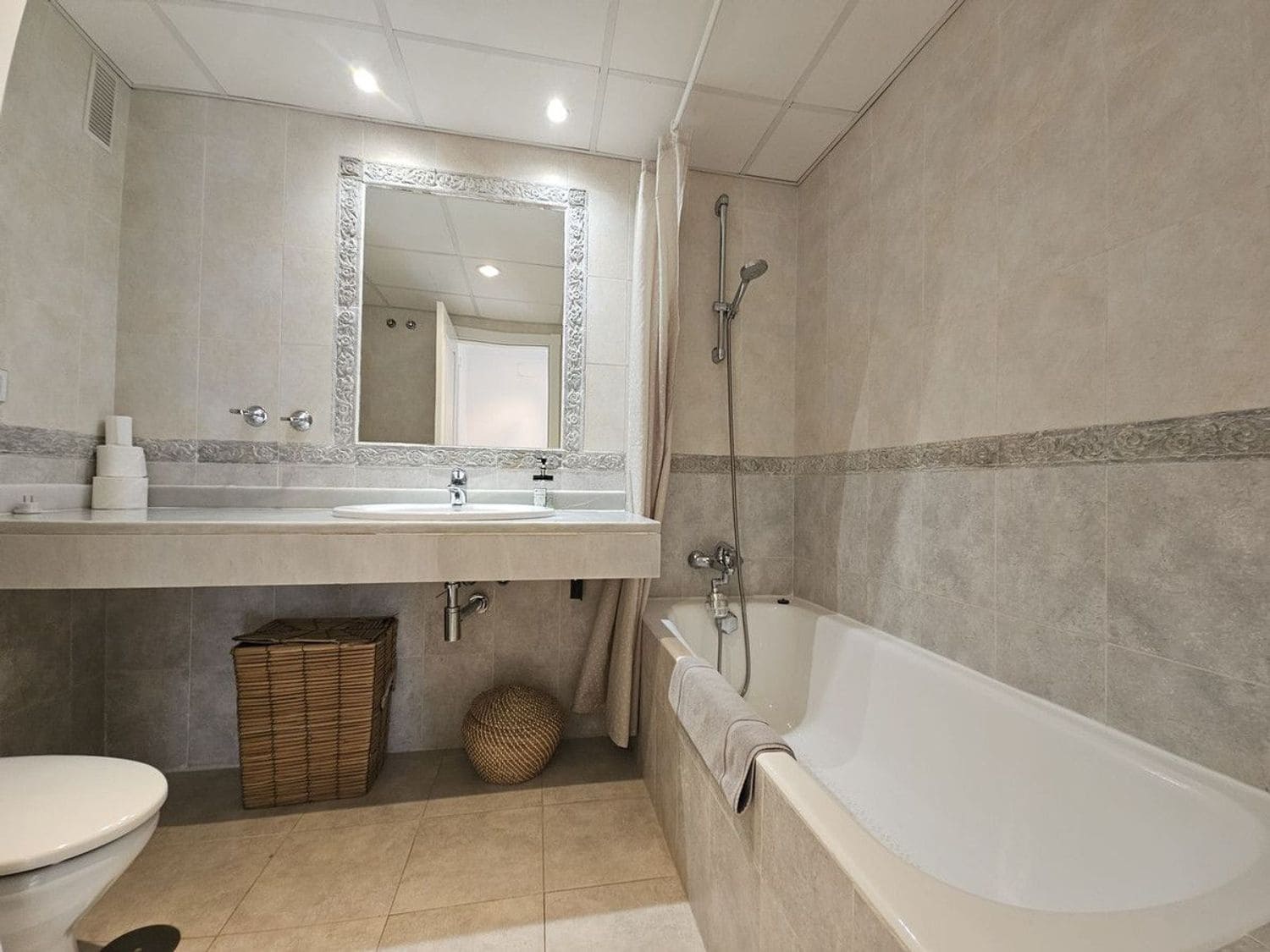 3 quarto Apartamento para venda em New Golden Mile com piscina garagem - 649 000 € (Ref: 9800309)