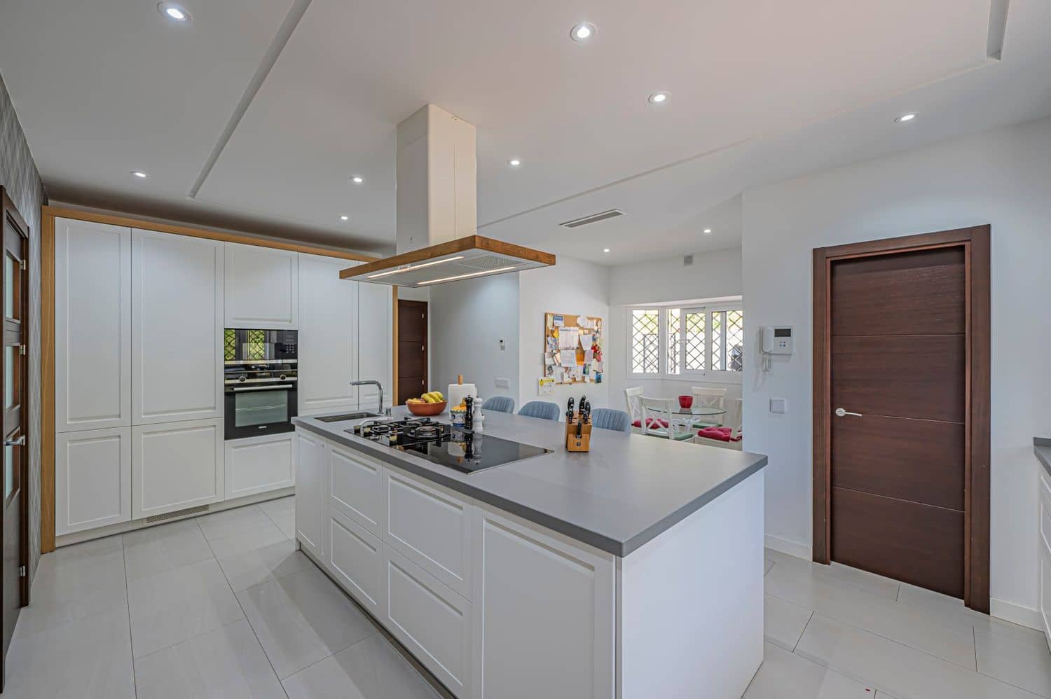 4 quarto Moradia para venda em Benahavis com piscina garagem - 2 480 000 € (Ref: 9800310)