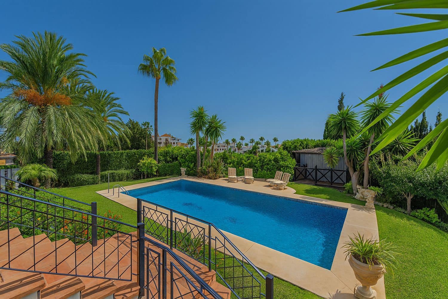 4 quarto Moradia para venda em Benahavis com piscina garagem - 2 480 000 € (Ref: 9800310)