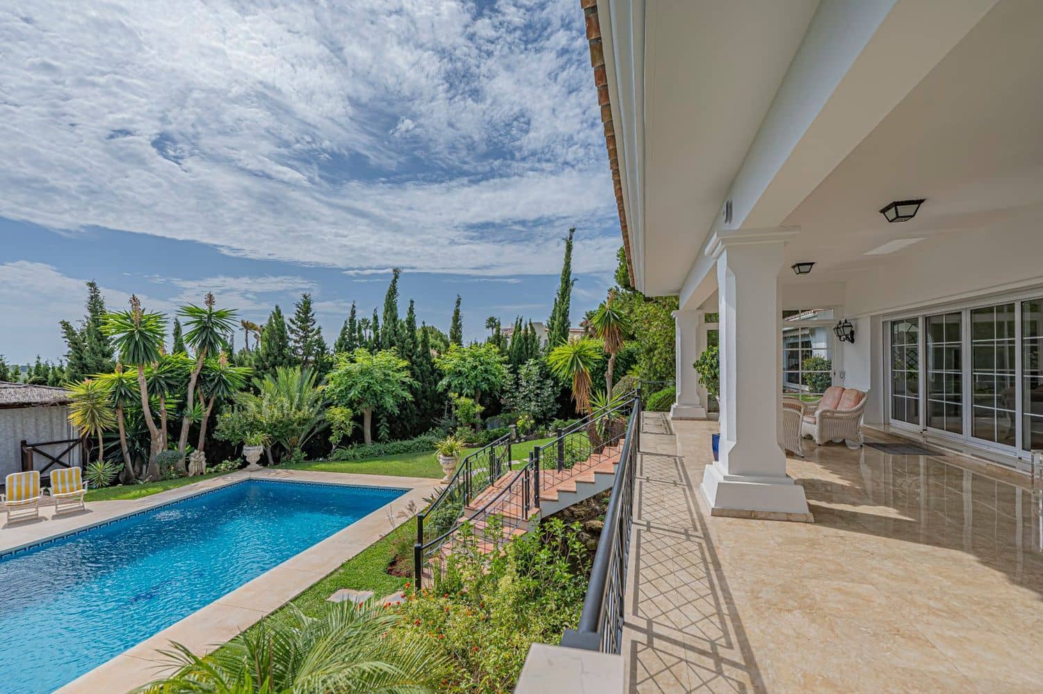 4 quarto Moradia para venda em Benahavis com piscina garagem - 2 480 000 € (Ref: 9800310)