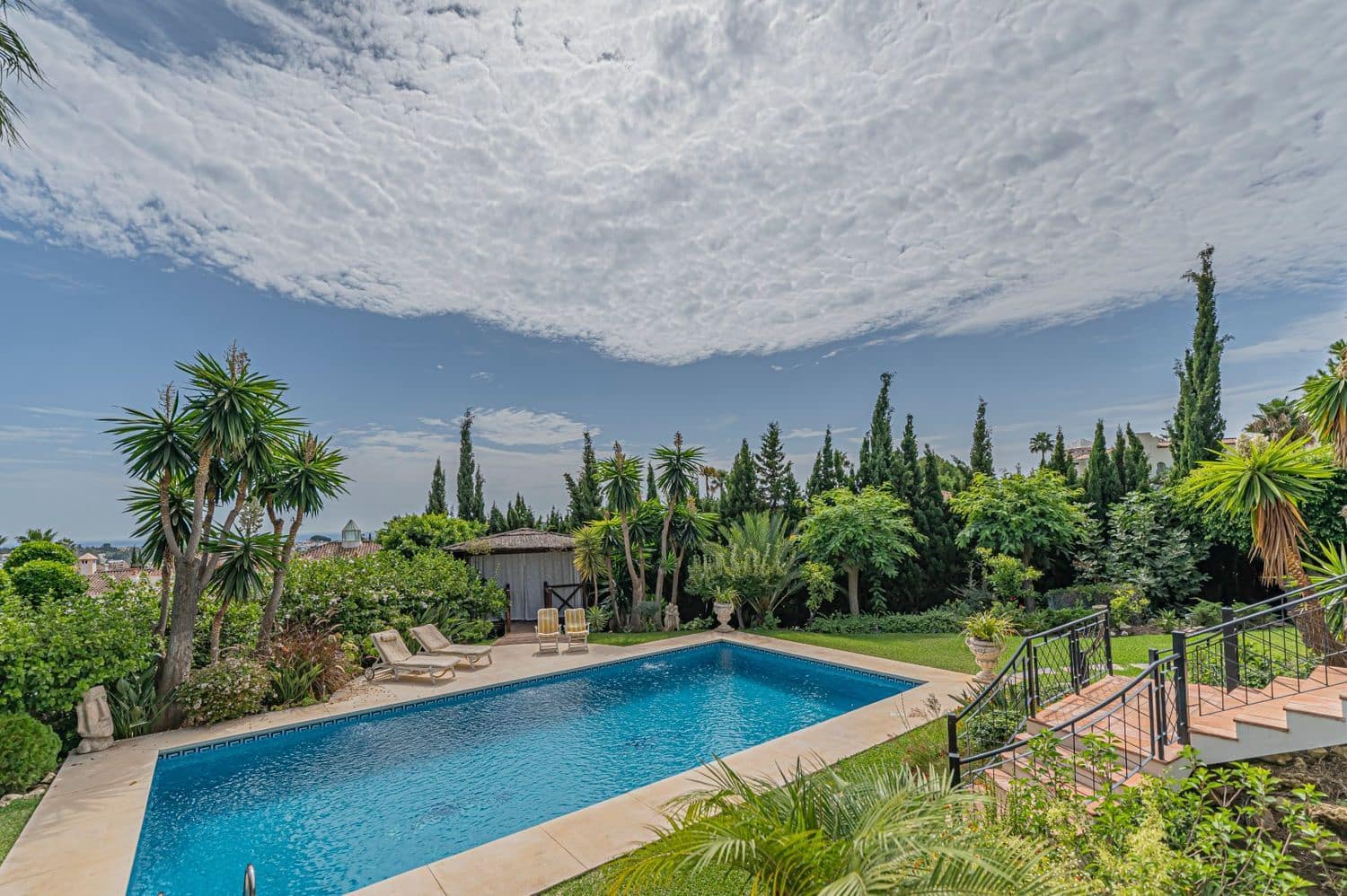 4 quarto Moradia para venda em Benahavis com piscina garagem - 2 480 000 € (Ref: 9800310)