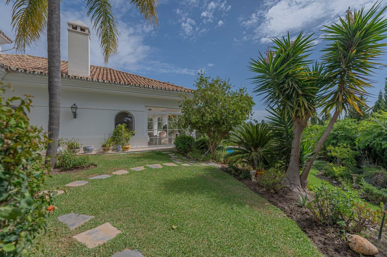 4 quarto Moradia para venda em Benahavis com piscina garagem - 2 480 000 € (Ref: 9800310)