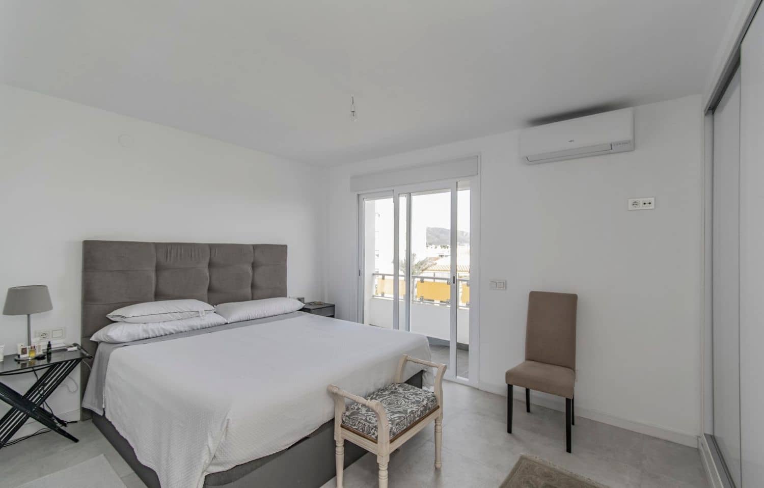 3 bedroom Apartment for sale in San Pedro de Alcantara with garage - € 640,000 (Ref: 9801041)