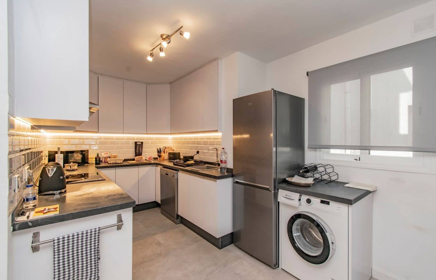 3 bedroom Apartment for sale in San Pedro de Alcantara with garage - € 640,000 (Ref: 9801041)