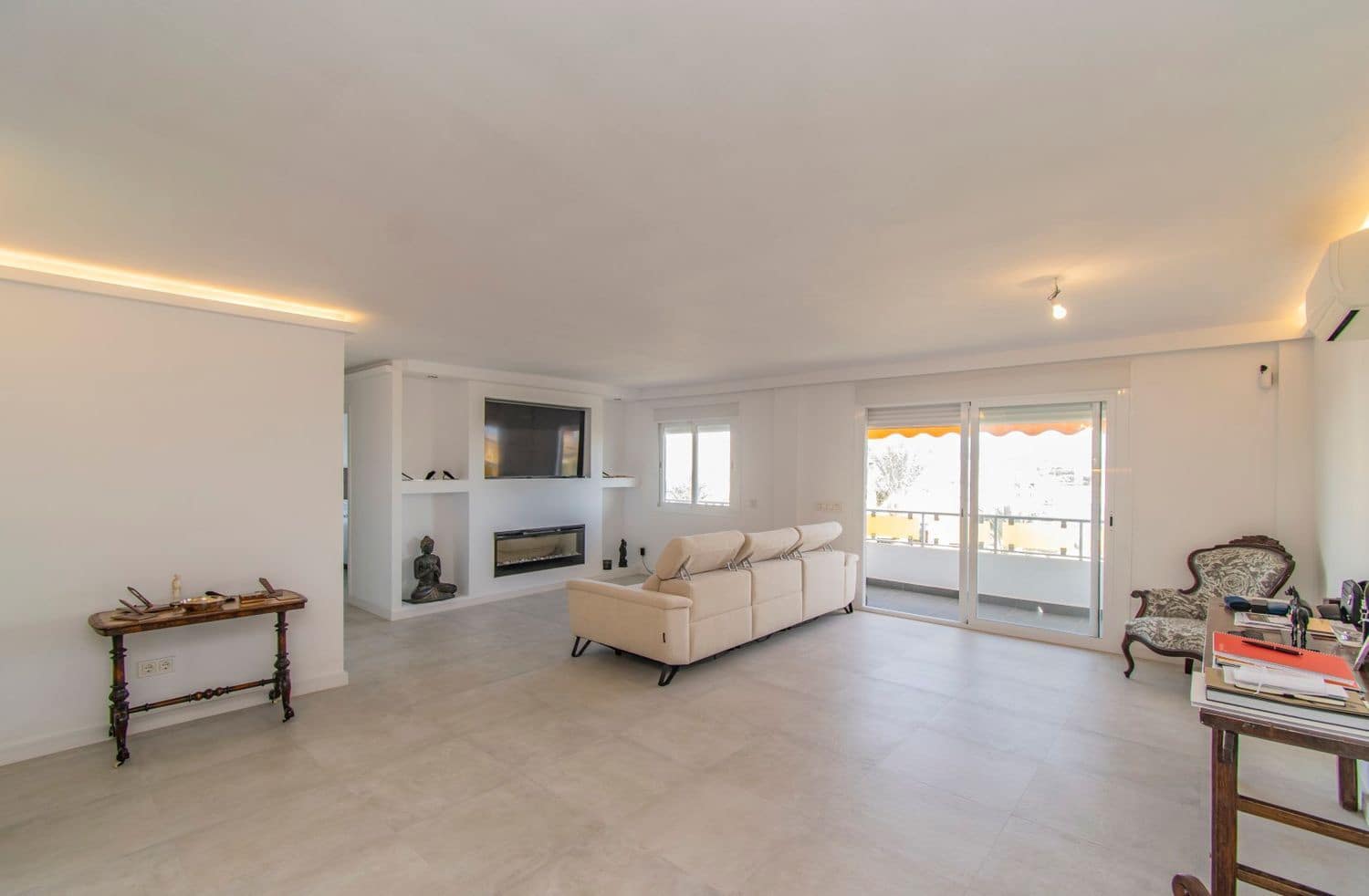 3 bedroom Apartment for sale in San Pedro de Alcantara with garage - € 640,000 (Ref: 9801041)