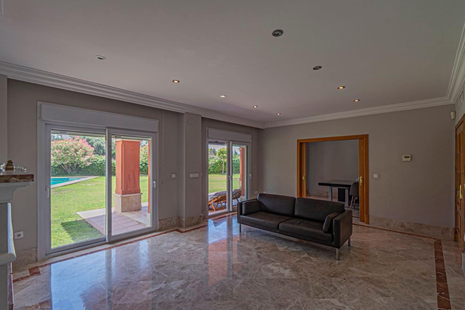 4 Zimmer Villa zu verkaufen in Marbella mit Pool Garage - 1.649.000 € (Ref: 9803872)