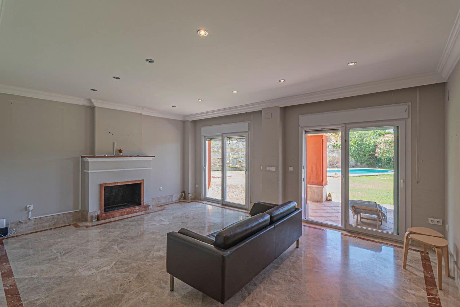 4 Zimmer Villa zu verkaufen in Marbella mit Pool Garage - 1.649.000 € (Ref: 9803872)