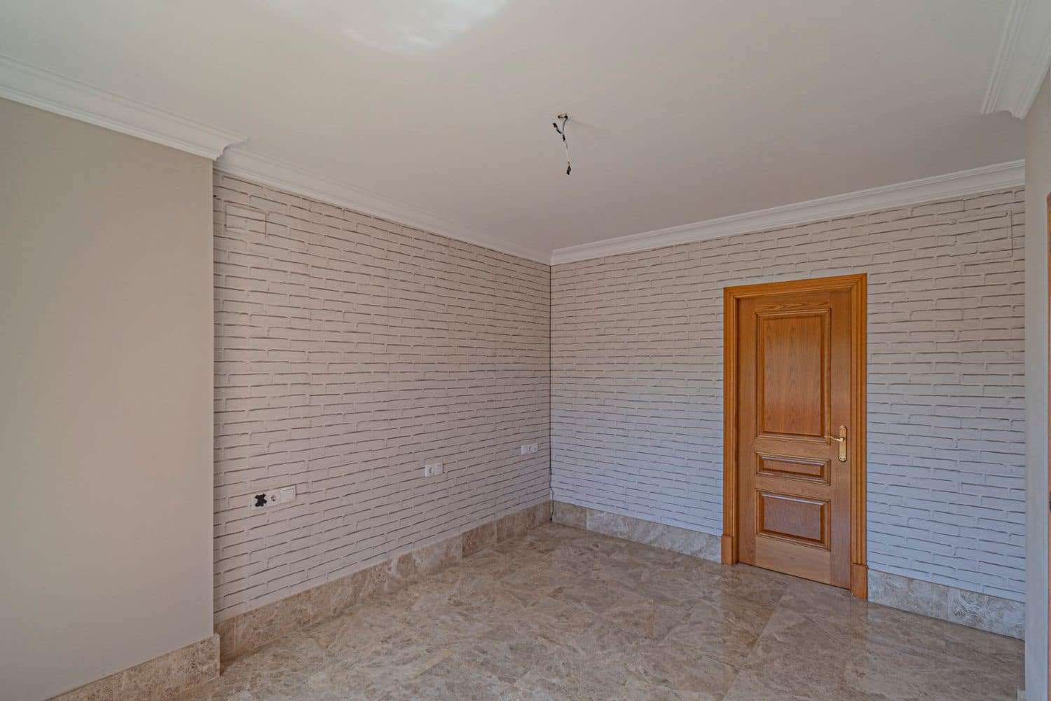 4 Zimmer Villa zu verkaufen in Marbella mit Pool Garage - 1.649.000 € (Ref: 9803872)