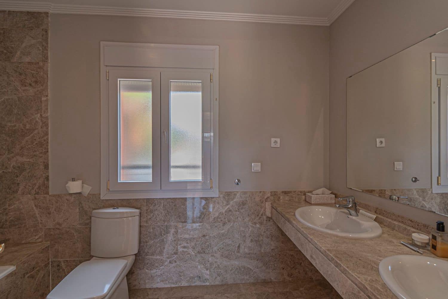 4 Zimmer Villa zu verkaufen in Marbella mit Pool Garage - 1.649.000 € (Ref: 9803872)