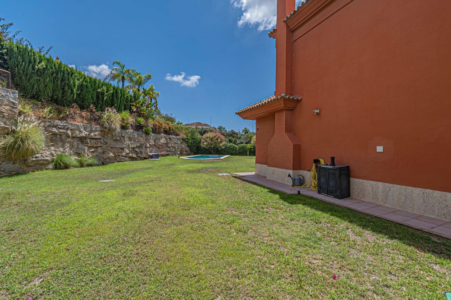 4 Zimmer Villa zu verkaufen in Marbella mit Pool Garage - 1.649.000 € (Ref: 9803872)