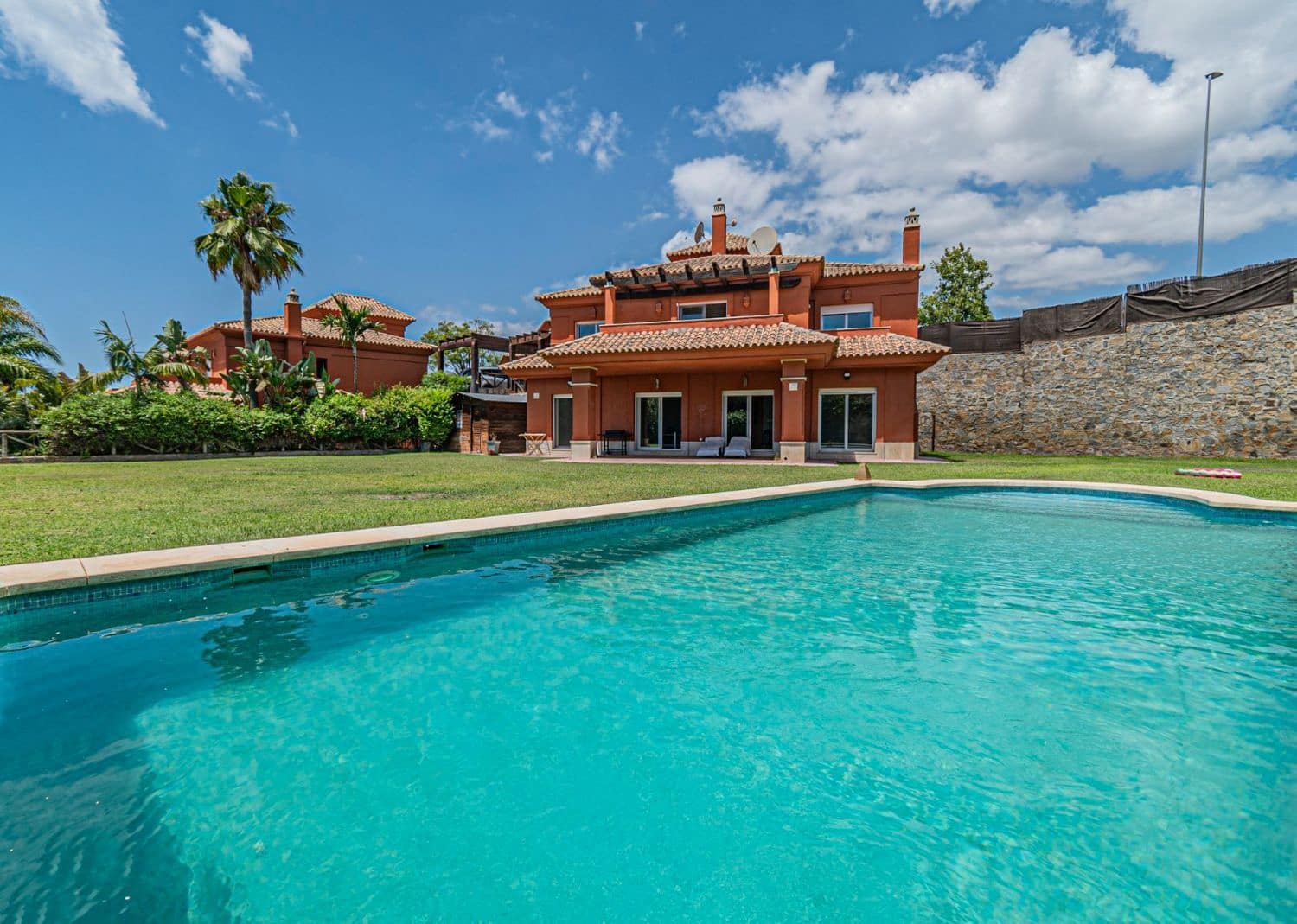 4 Zimmer Villa zu verkaufen in Marbella mit Pool Garage - 1.649.000 € (Ref: 9803872)
